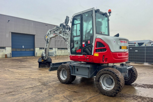 Takeuchi TB370W 03